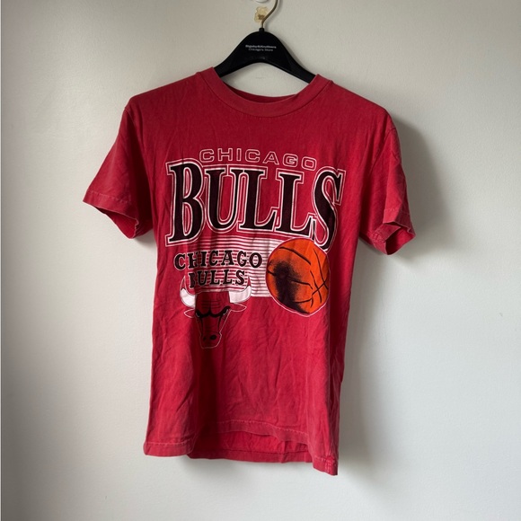 Size XS Abercrombie & Fitch Red Relaxed Bulls Shirt - Picture 1 of 6